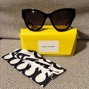 Marc Jacobs Black Cateye Sunglasses with Yellow Case and Cloth NEW